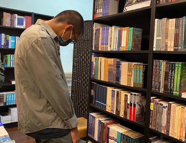 Browsing a Bookstore Singapore (Wardah Books)